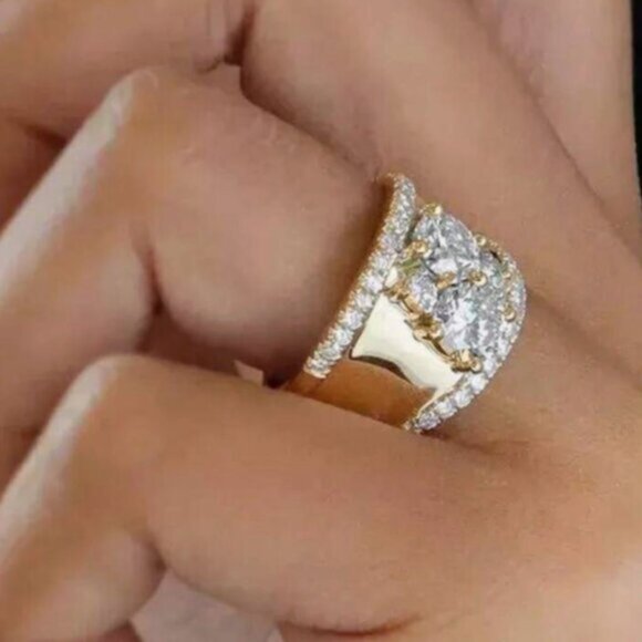 Luxurious Cluster White CZ 18k Yellow Gold Plating Ring 4.13ctw - Picture 3 of 4